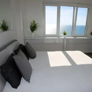 White Luxury Apartament Saranda